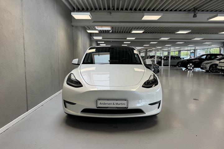 Hvid Tesla Model Y fra 2022