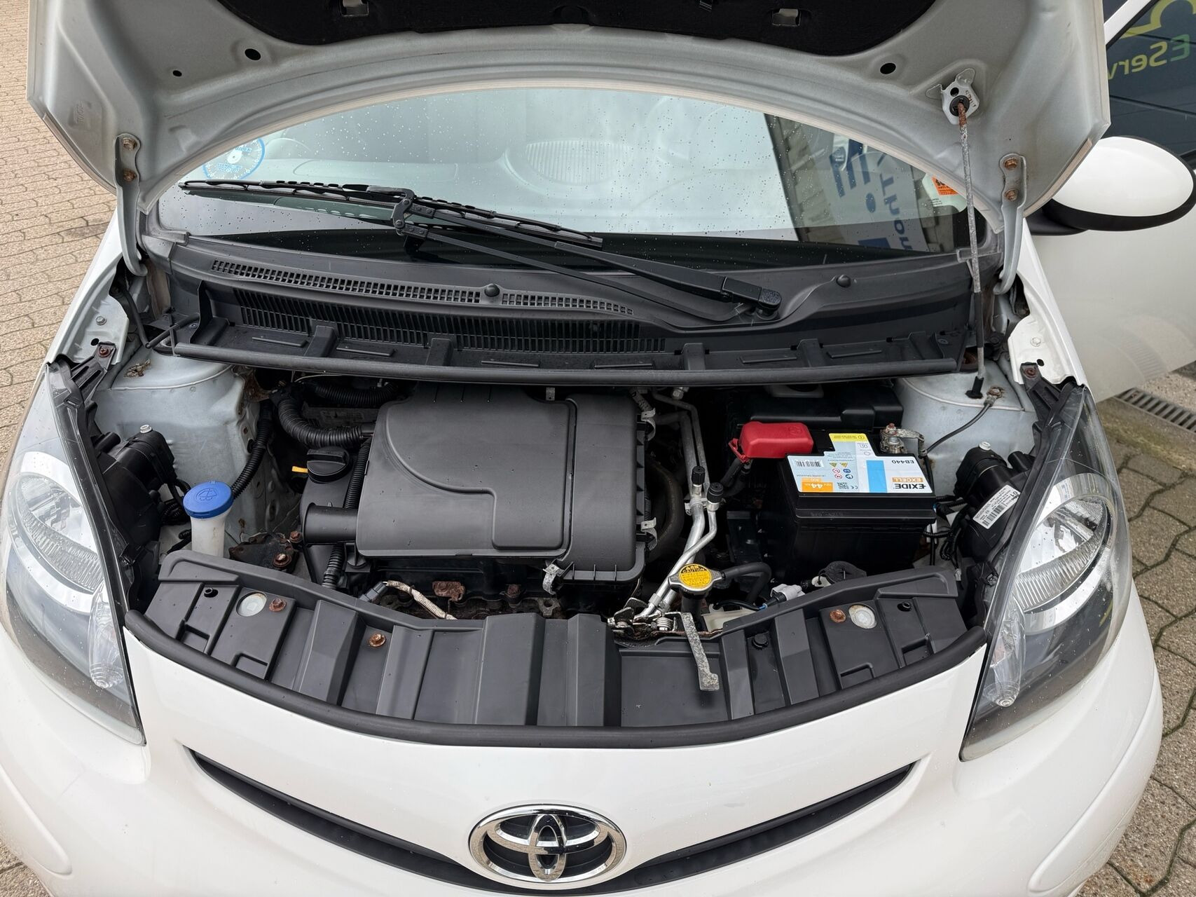 Hvid Toyota Aygo fra 2012