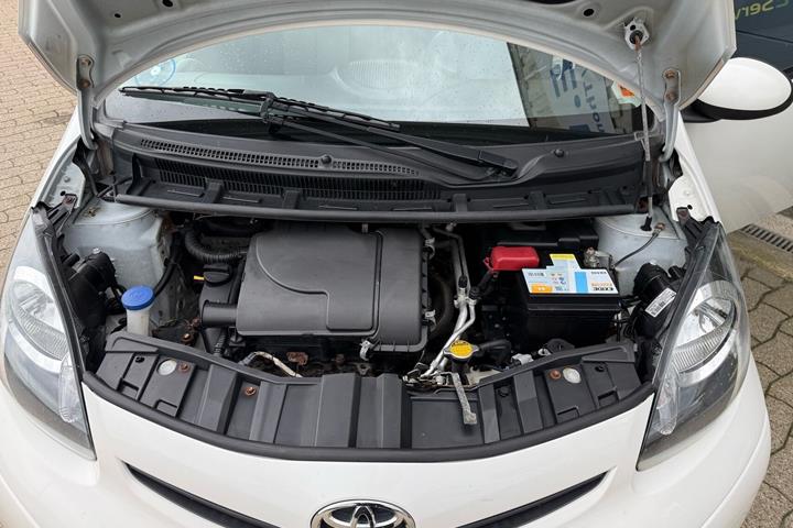 Hvid Toyota Aygo fra 2012