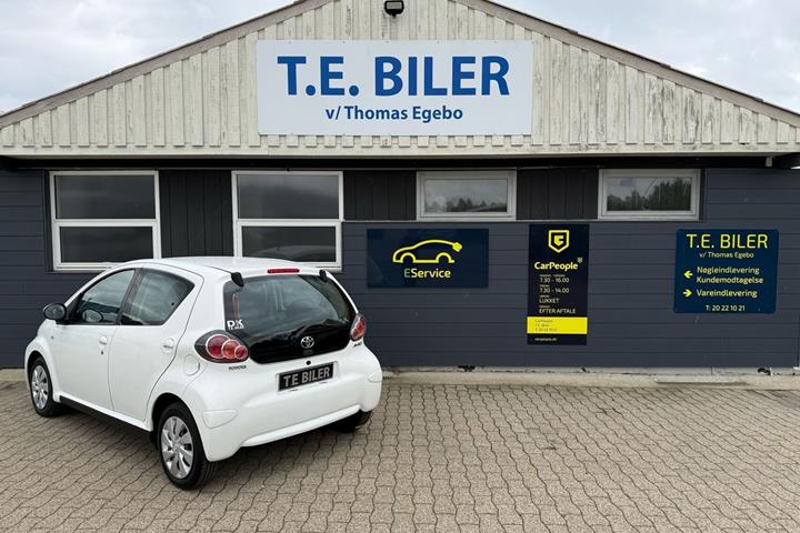 Hvid Toyota Aygo fra 2012