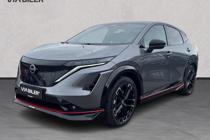 Grå Nissan Ariya fra 2026 set udefra