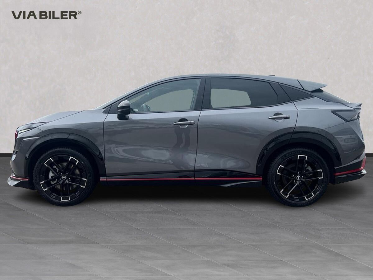 Grå Nissan Ariya fra 2026