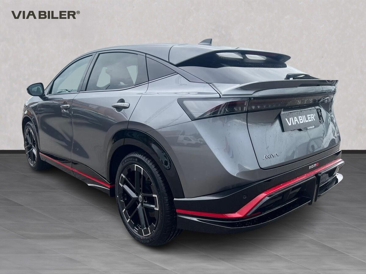 Grå Nissan Ariya fra 2026