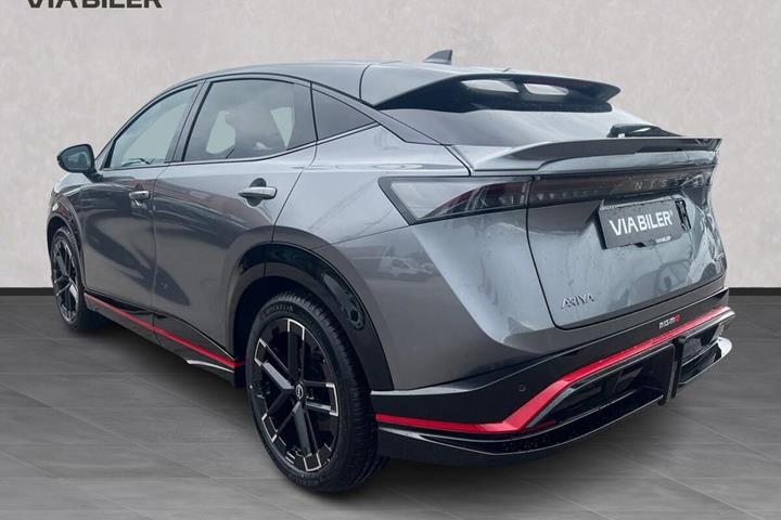 Grå Nissan Ariya fra 2026