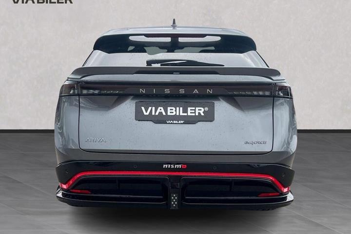 Grå Nissan Ariya fra 2026
