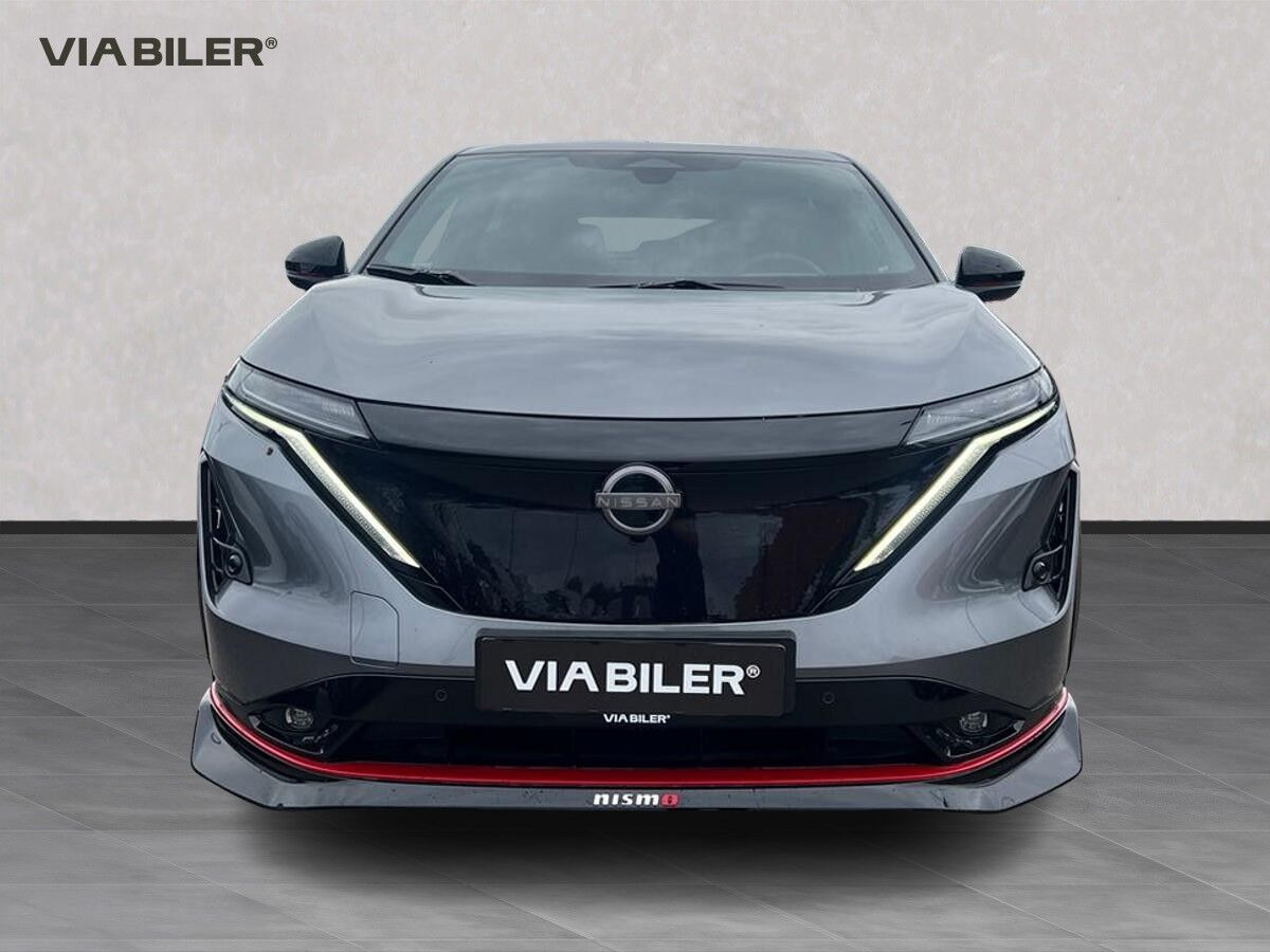 Grå Nissan Ariya fra 2026