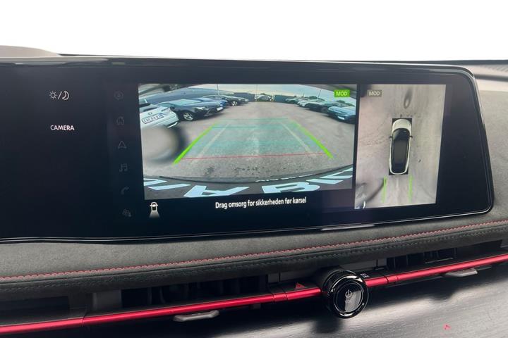 Grå Nissan Ariya fra 2026