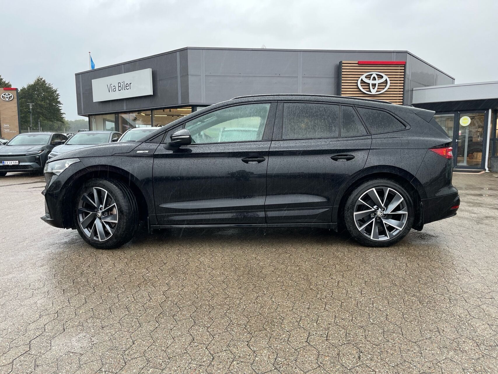 Sort Skoda Enyaq fra 2024