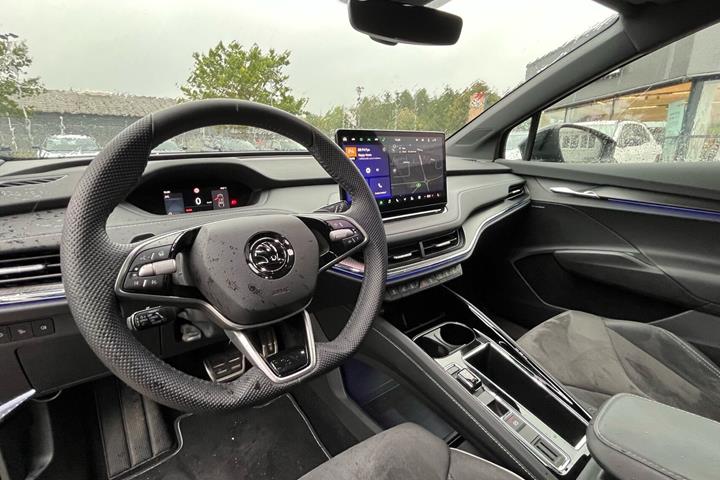 Sort Skoda Enyaq fra 2024