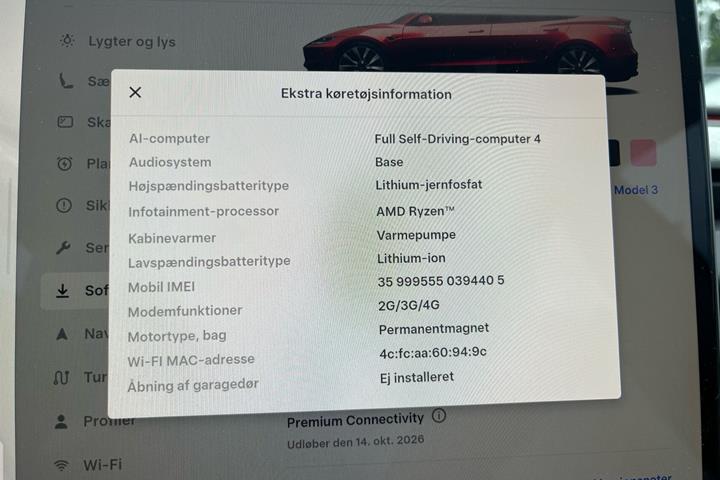 Rød Tesla Model 3 fra 2023