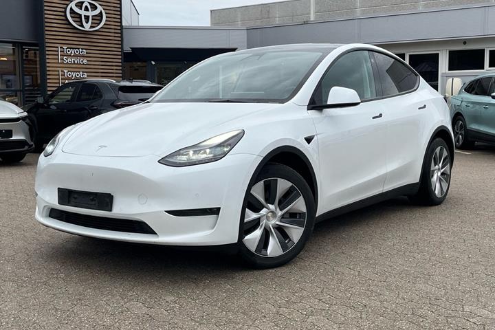 Hvid Tesla Model Y fra 2021
