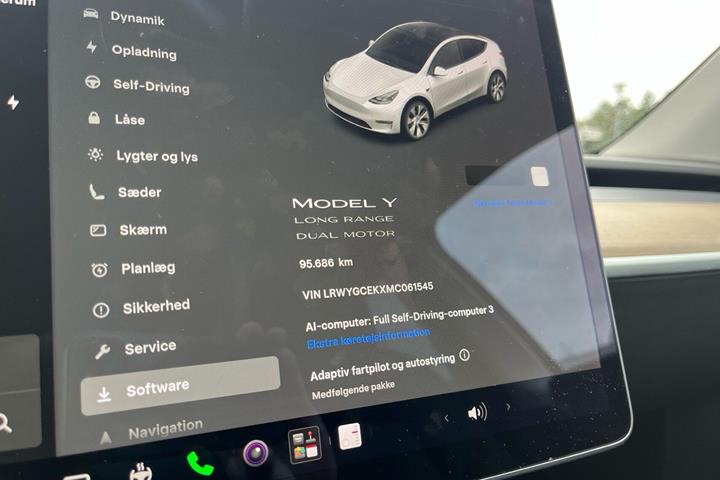 Hvid Tesla Model Y fra 2021