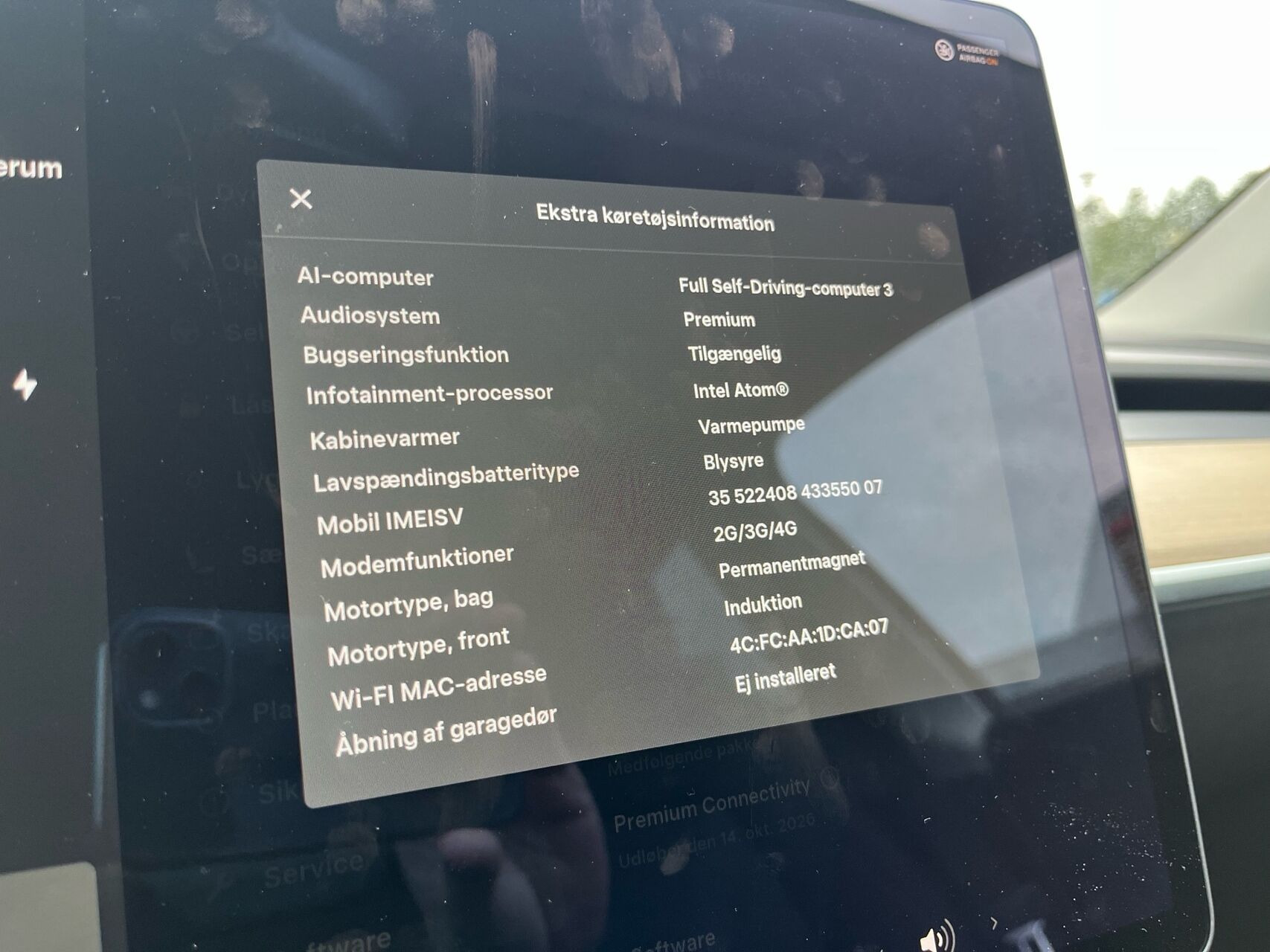 Hvid Tesla Model Y fra 2021