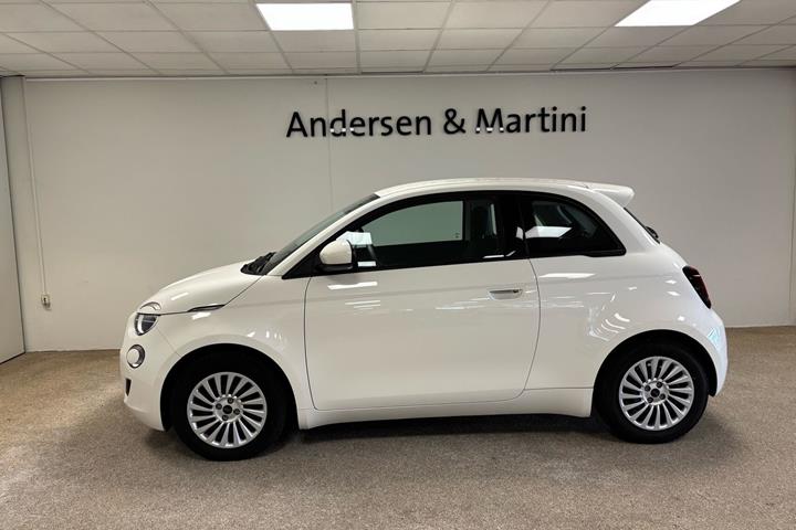Hvid Fiat 500e fra 2023