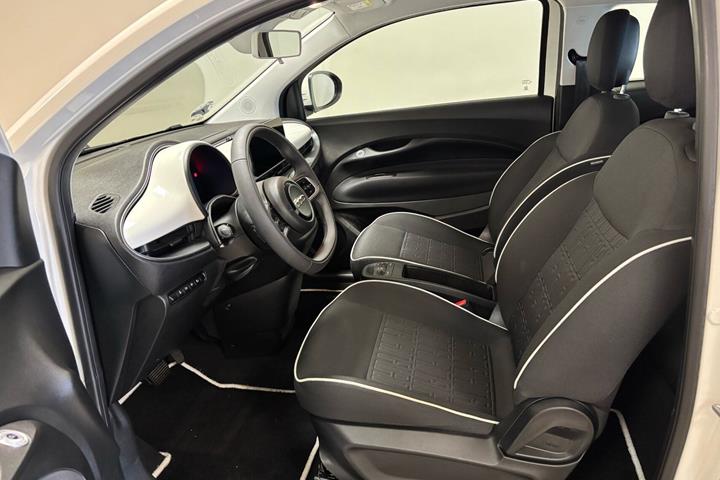 Hvid Fiat 500e fra 2023