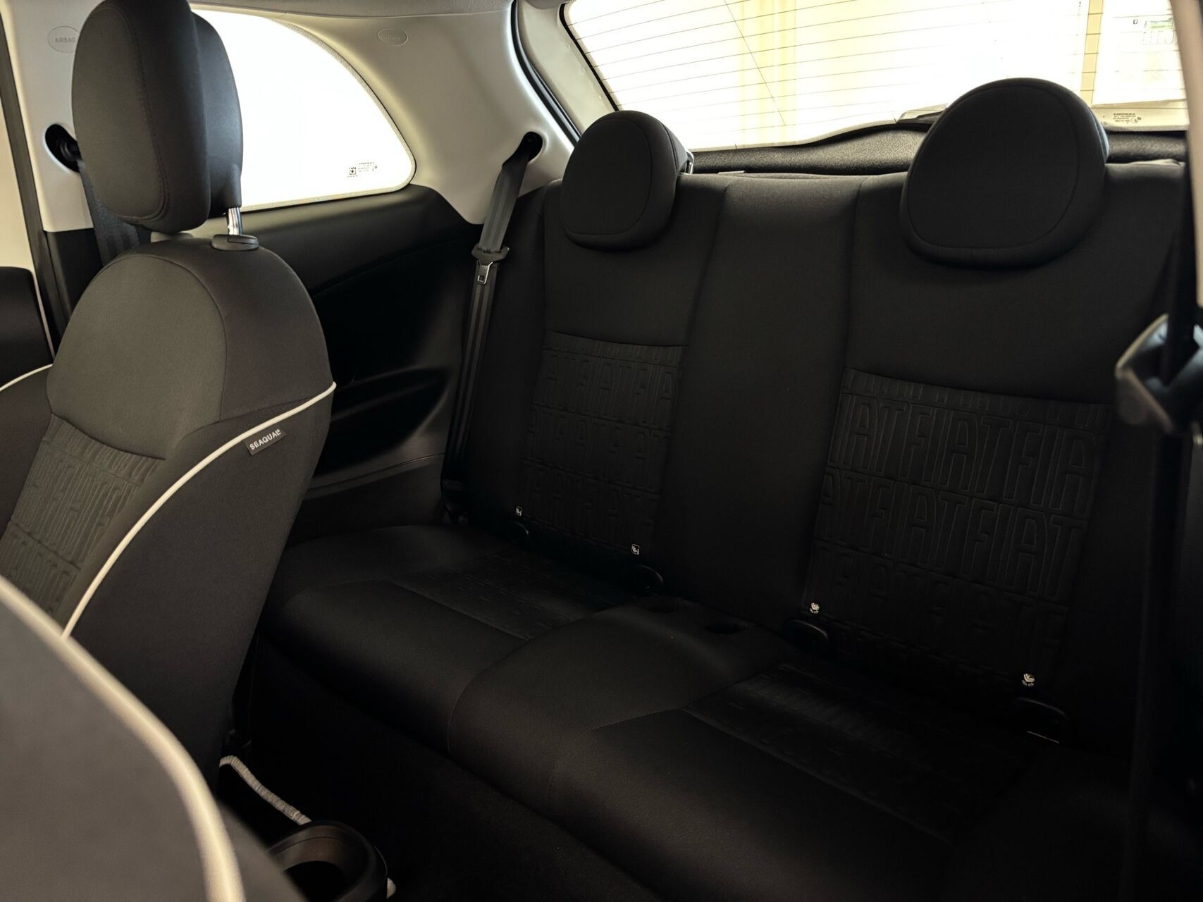 Hvid Fiat 500e fra 2023