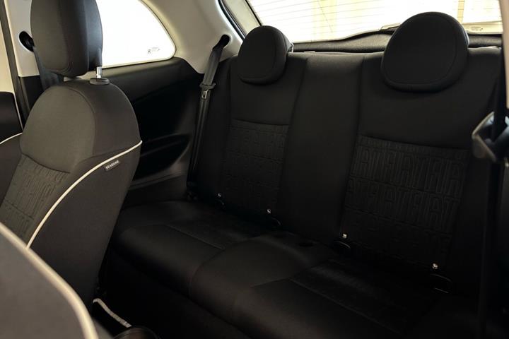 Hvid Fiat 500e fra 2023