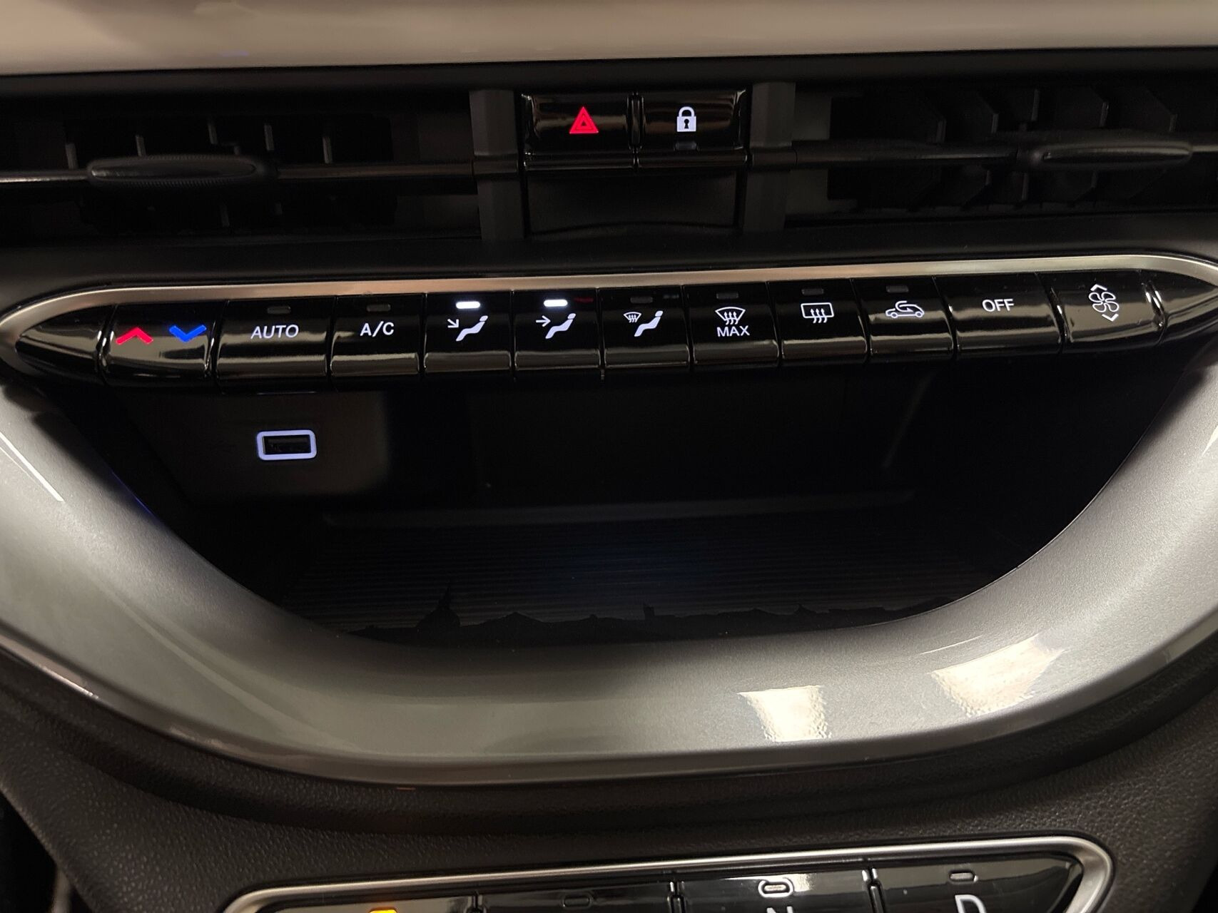 Hvid Fiat 500e fra 2023