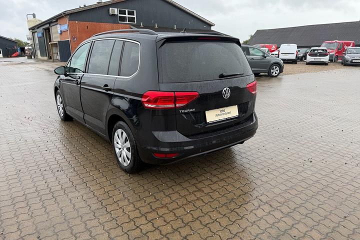 Sort VW Touran fra 2020