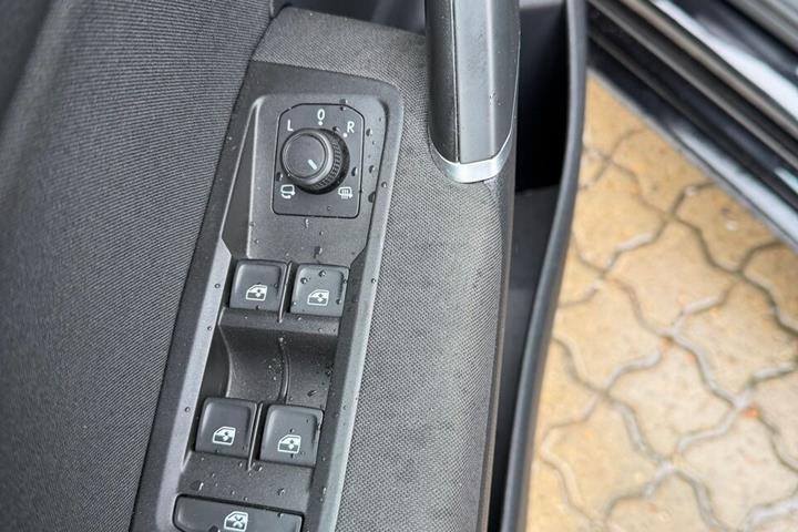 Sort VW Touran fra 2020
