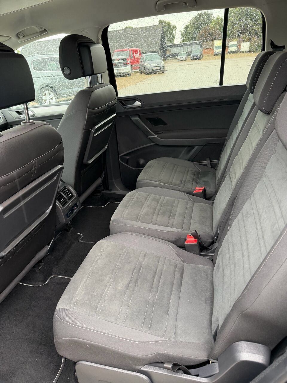 Sort VW Touran fra 2020