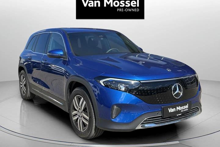Blå Mercedes EQB250+ fra 2025