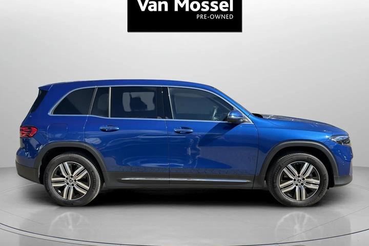Blå Mercedes EQB250+ fra 2025