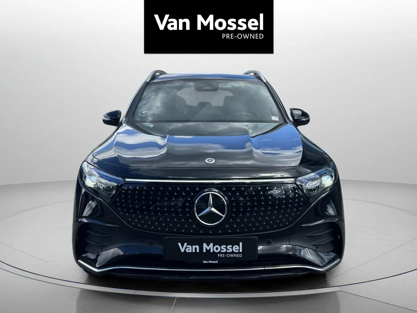 Sort Mercedes EQB250+ fra 2024