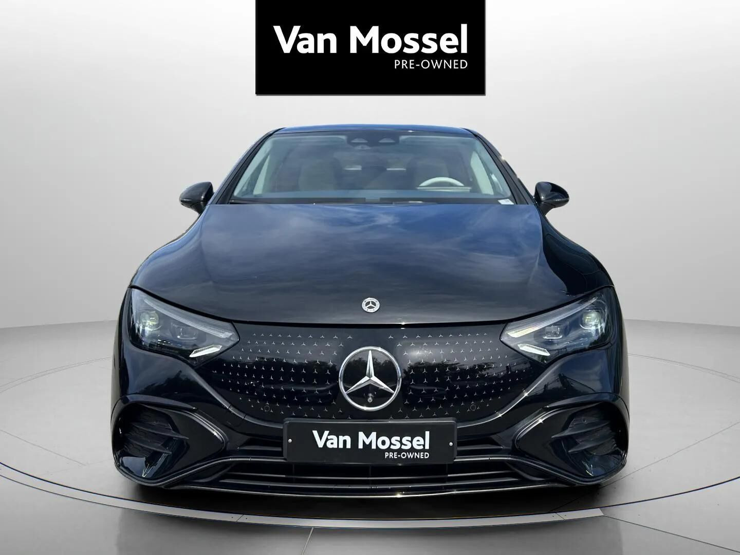 Sort Mercedes EQE350+ fra 2022