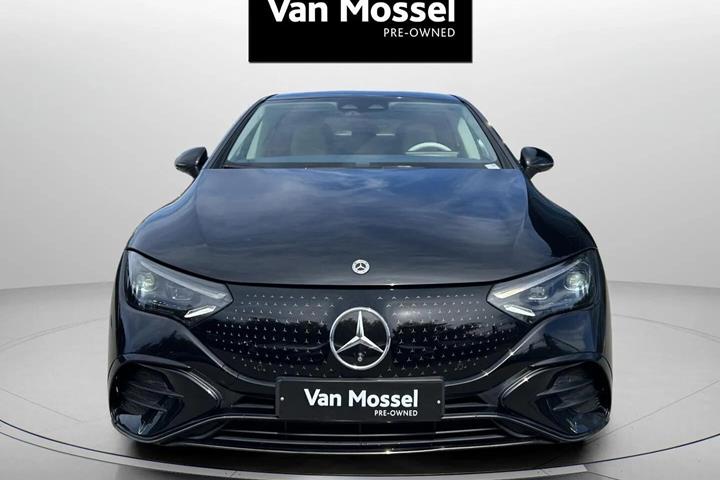 Sort Mercedes EQE350+ fra 2022