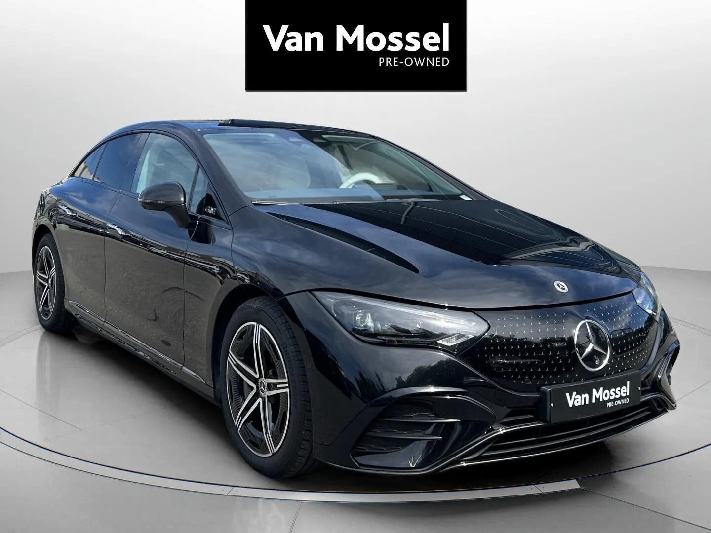 Sort Mercedes EQE350+ fra 2022