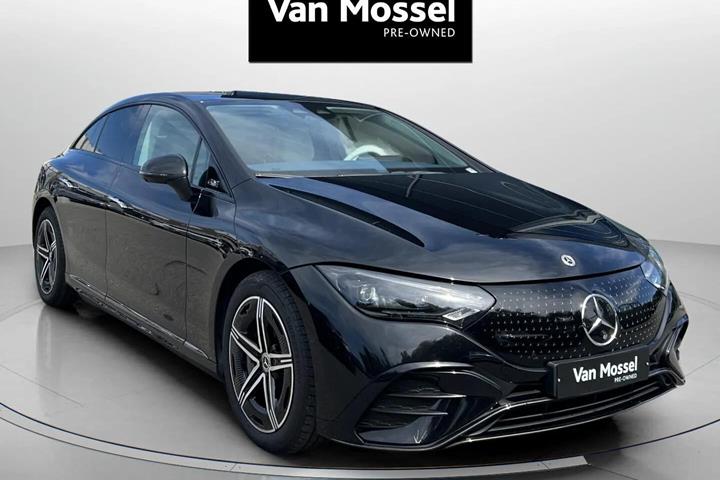 Sort Mercedes EQE350+ fra 2022