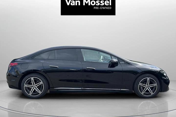 Sort Mercedes EQE350+ fra 2022