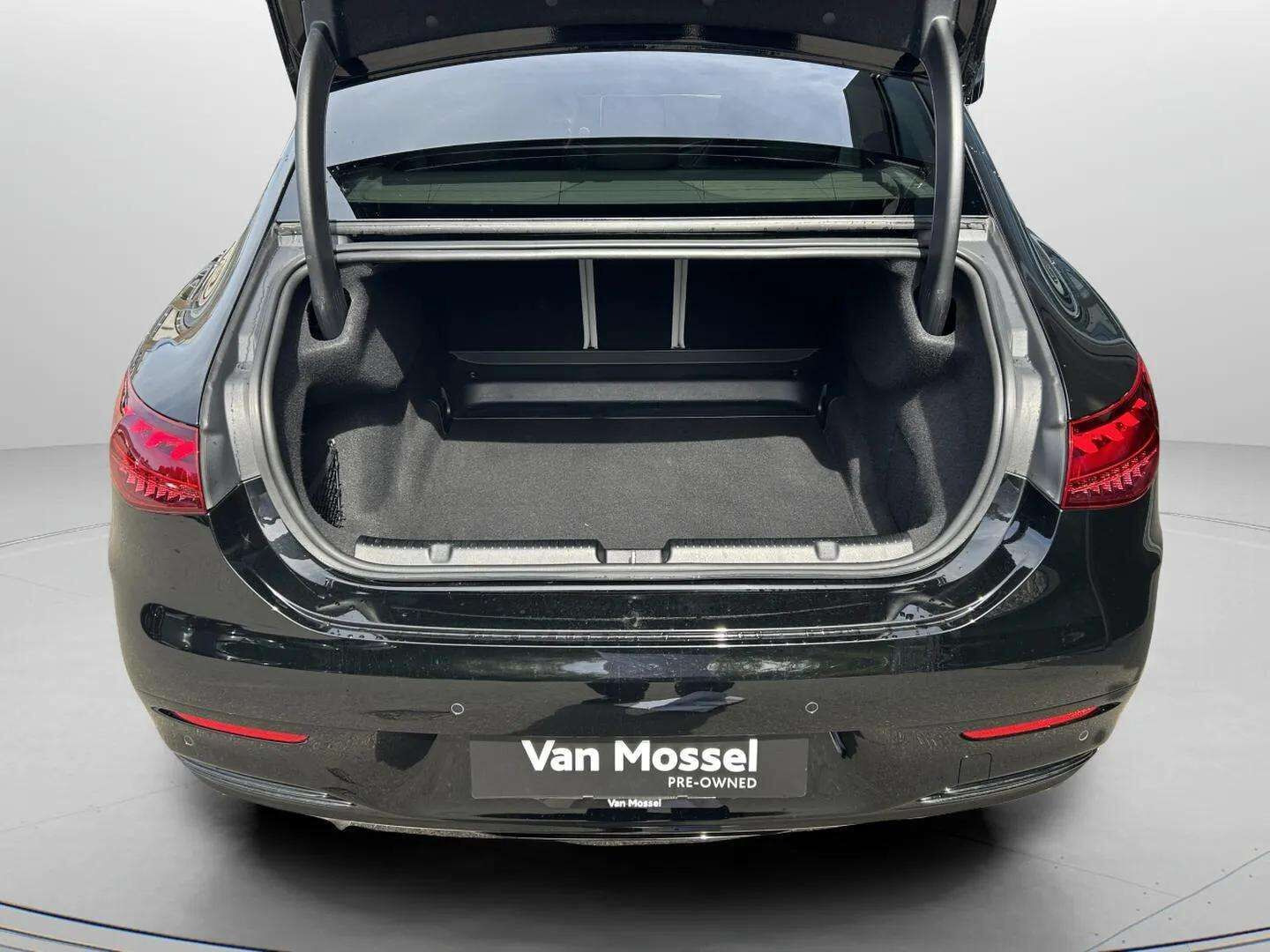 Sort Mercedes EQE350+ fra 2022