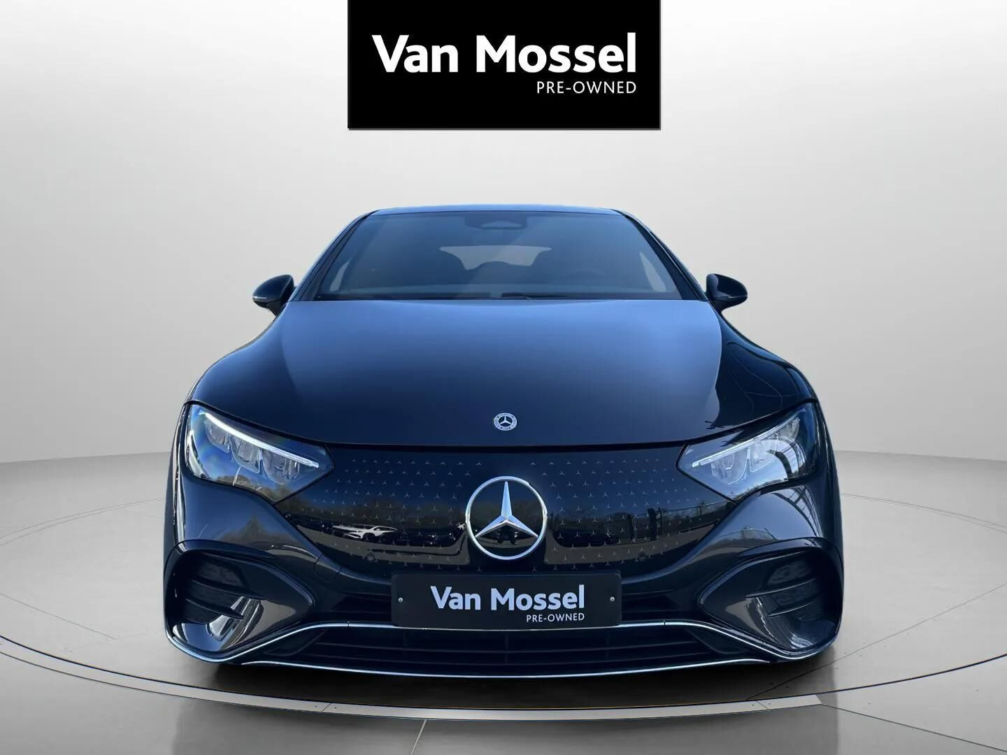 Grå Mercedes EQE350+ fra 2025