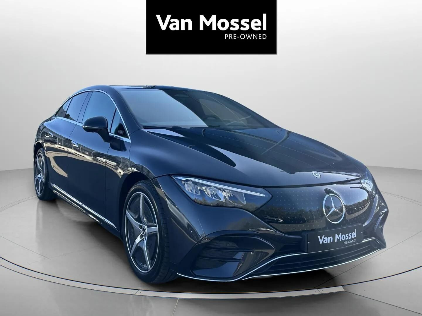Grå Mercedes EQE350+ fra 2025