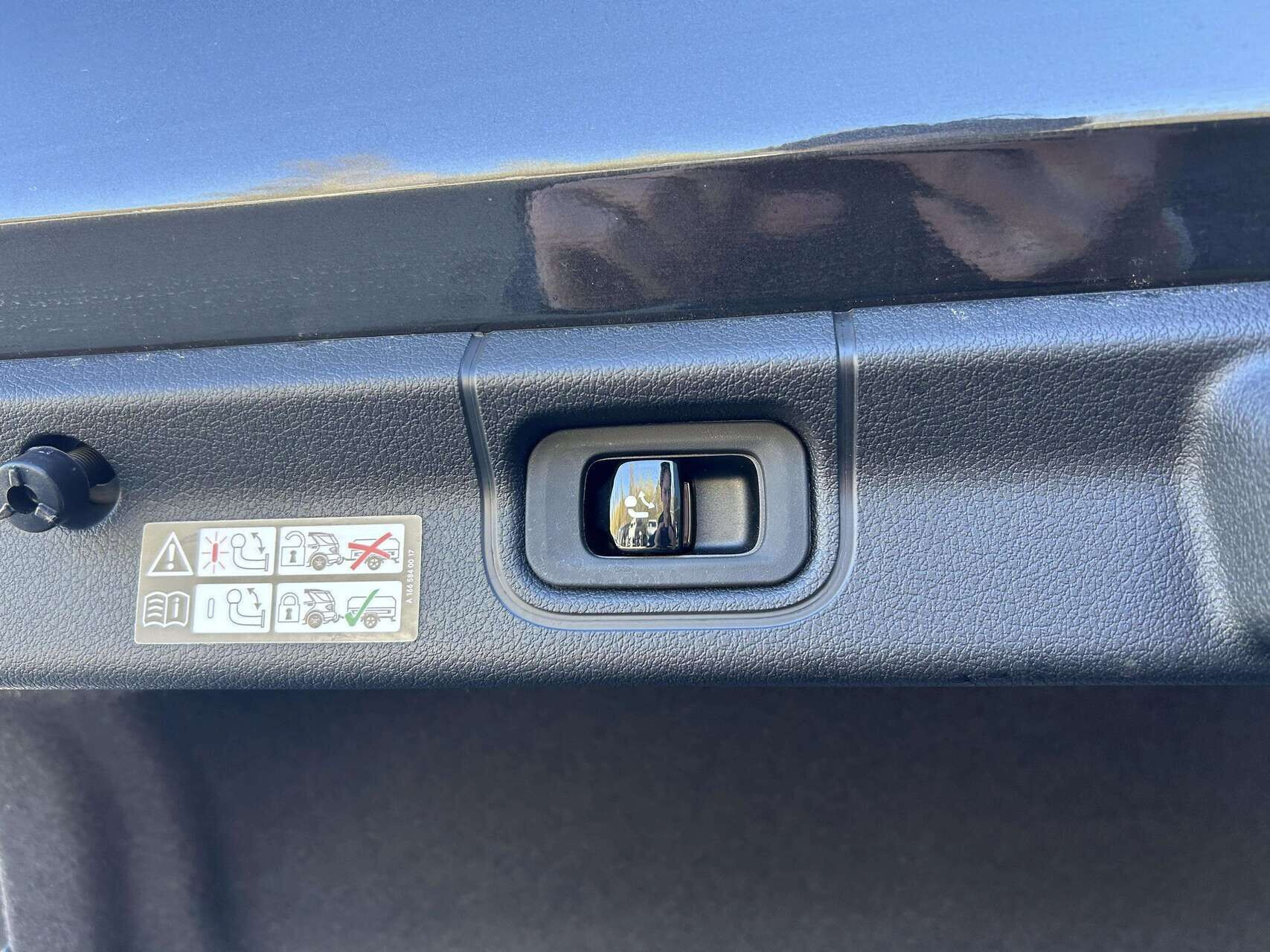 Grå Mercedes EQE350+ fra 2025