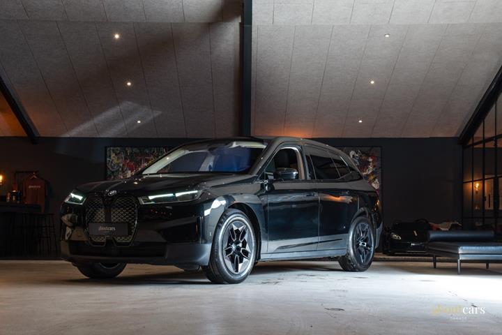 Sort BMW iX fra 2023