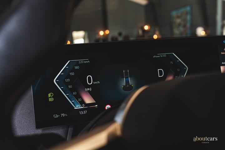 Sort BMW iX fra 2023