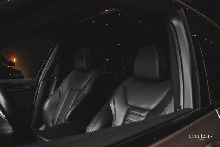 Orange BMW iX3 fra 2023