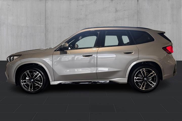 Sølv BMW iX1 fra 2027