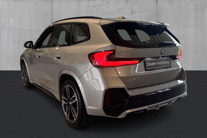 Sølv BMW iX1 fra 2027