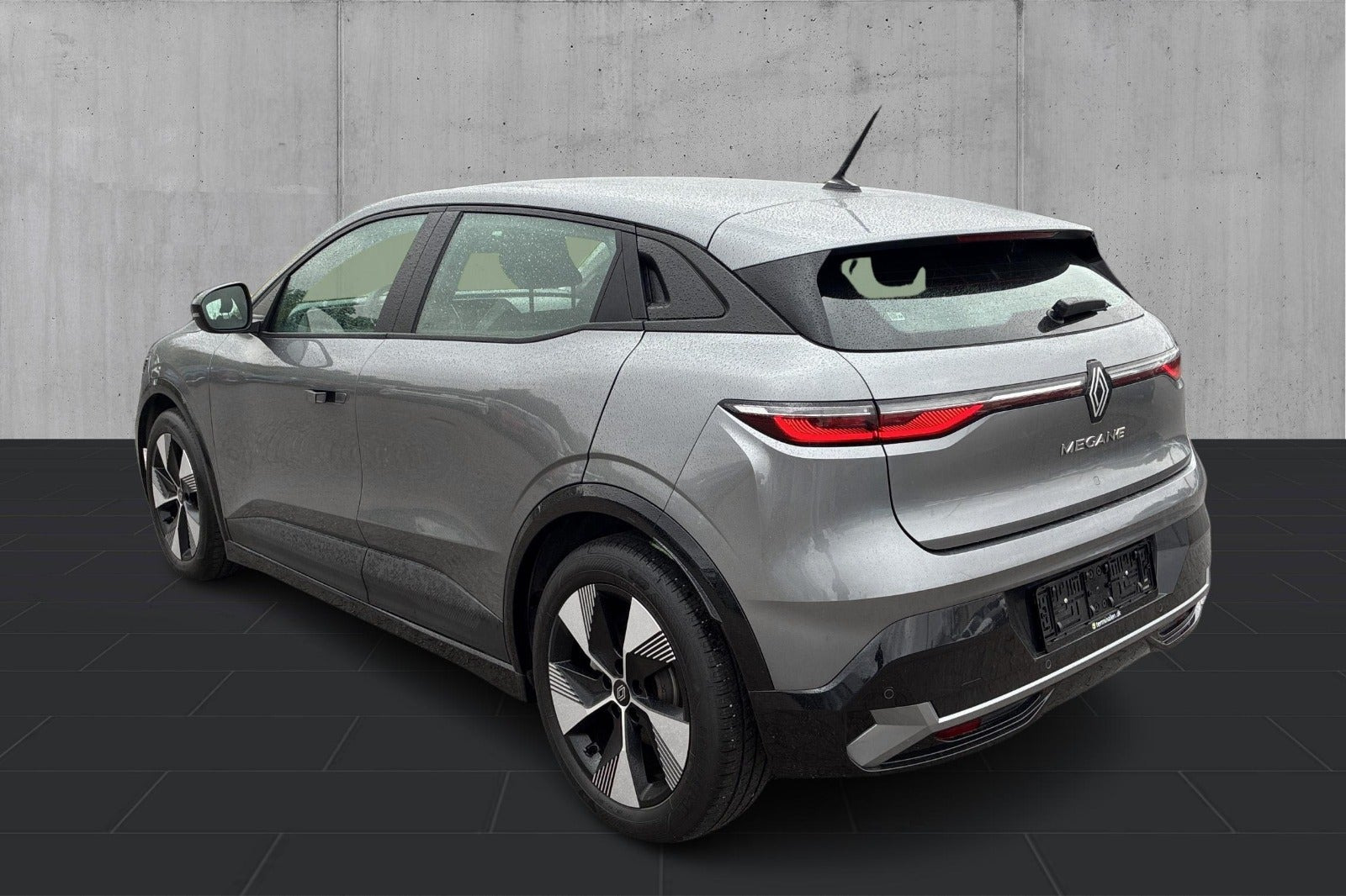 Grå Renault Megane E-Tech fra 2023
