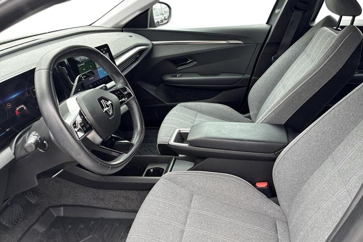 Grå Renault Megane E-Tech fra 2023