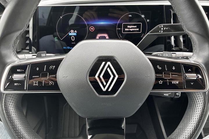 Grå Renault Megane E-Tech fra 2023
