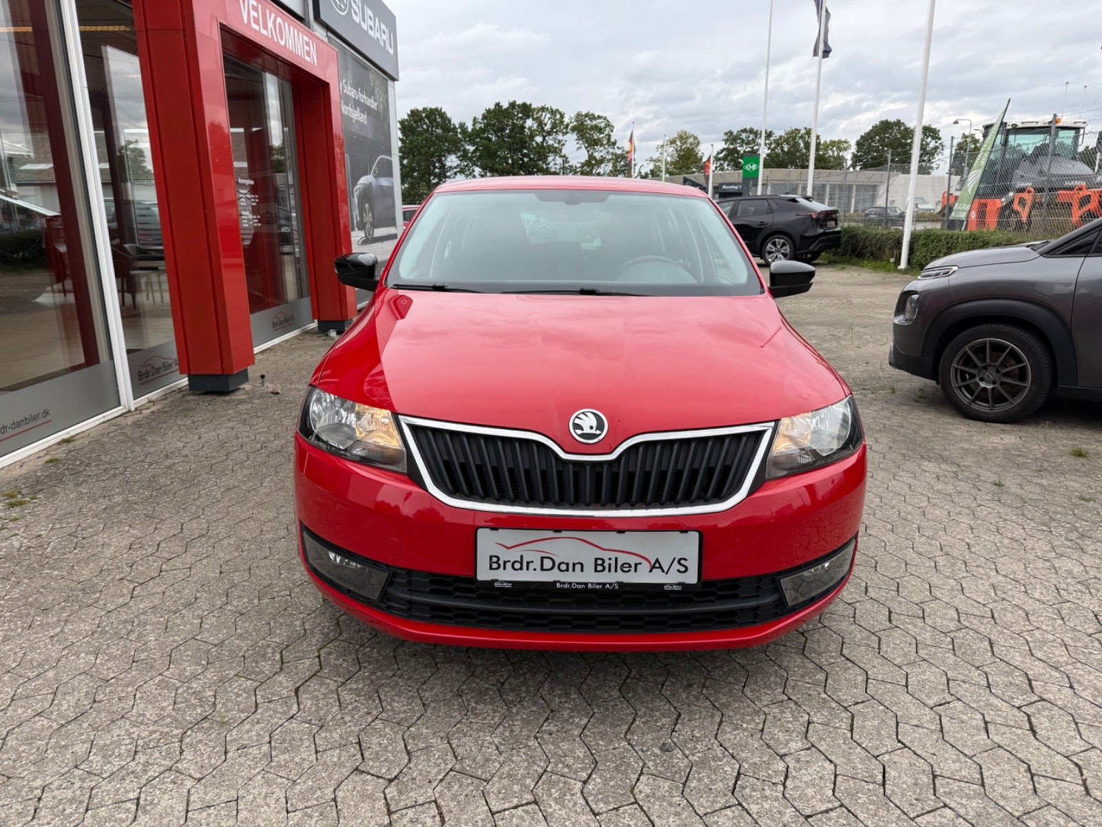 Rød Skoda Rapid fra 2017