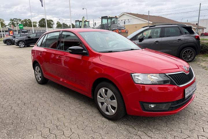 Rød Skoda Rapid fra 2017