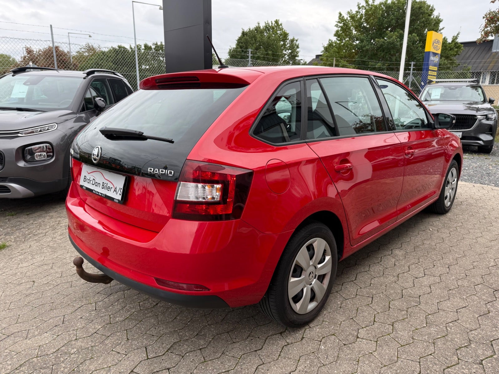 Rød Skoda Rapid fra 2017