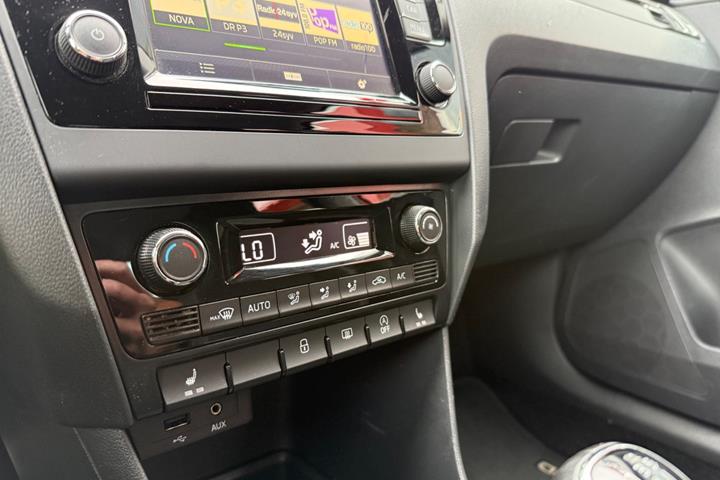 Rød Skoda Rapid fra 2017
