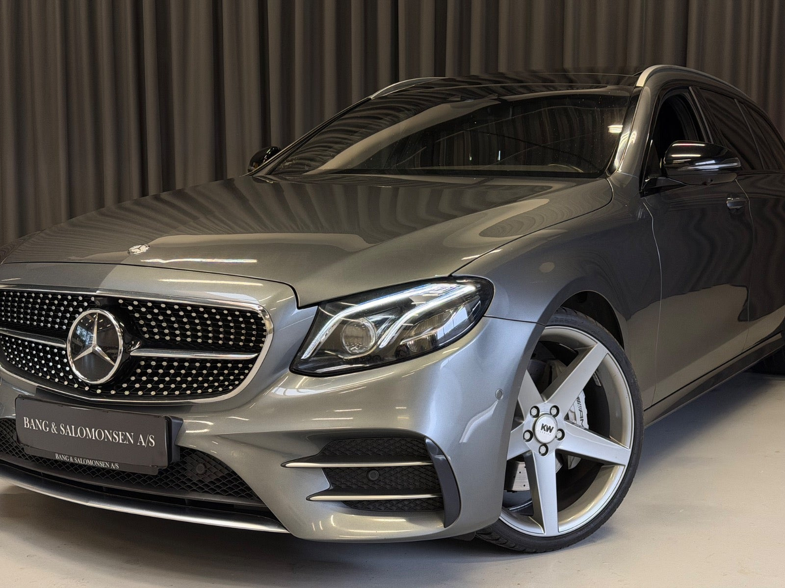 Grå Mercedes E43 fra 2017